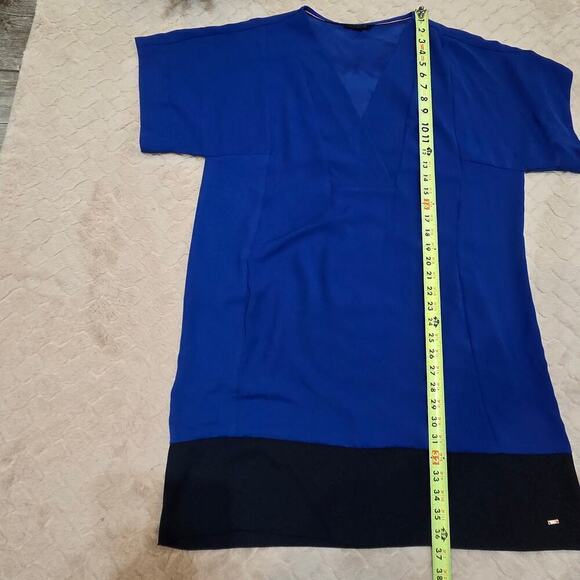 Tommy Hilfiger Blue Colorblock V-Neck Shift Dress, Size Large - Picture 4 of 7